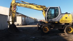Багер на Тркала New Holland MH Plus