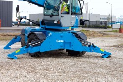 Rotating rough terrain telehandler Genie GTH-4018R