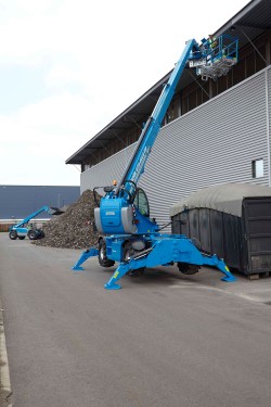 Rotating rough terrain telehandler Genie GTH-4018R