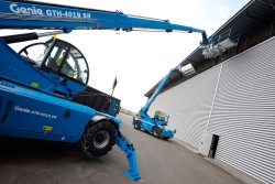 Rotating rough terrain telehandler Genie GTH-4018R