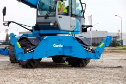 Rotating rough terrain telehandler Genie GTH-4018R