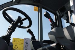 Rotating rough terrain telehandler Genie GTH-4018R