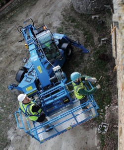 Rotating rough terrain telehandler Genie GTH-4018R