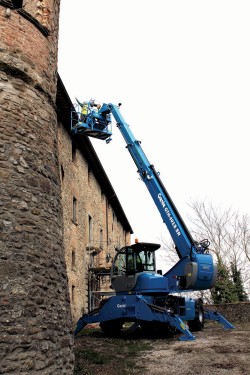 Rotating rough terrain telehandler Genie GTH-4018R