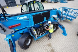 Rotating rough terrain telehandler Genie GTH-4018R